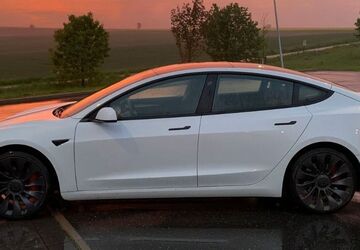 Tesla Model 3 14.490 km 43.490 &euro; Beienrode bei Göttingen 37130