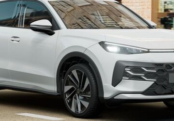 VW T-Roc 2.859 km 37.886 &euro; Northeim 37154