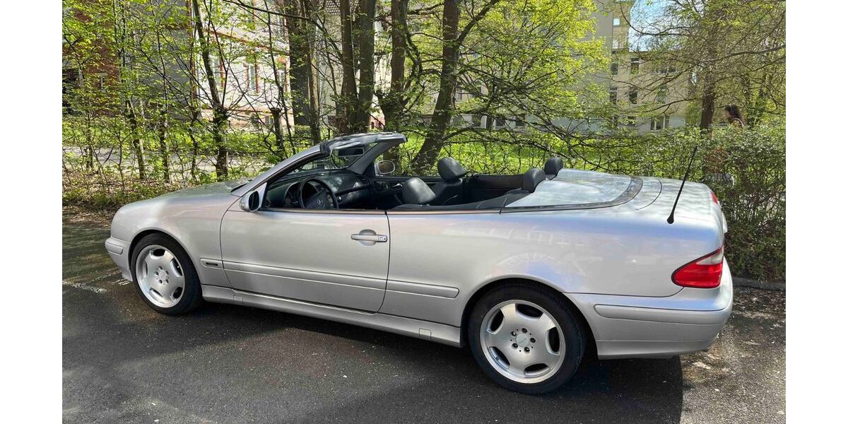 Mercedes-Benz CLK 320 113.000 km 11.800 &euro; Göttingen 37075