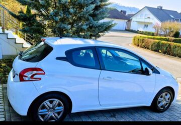 Peugeot 208 126.971 km 5.900 &euro; Witzenhausen 37213