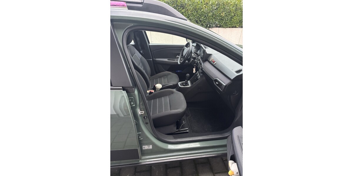 Dacia Sandero 9.800 km 15.500 &euro; Witzenhausen 37213